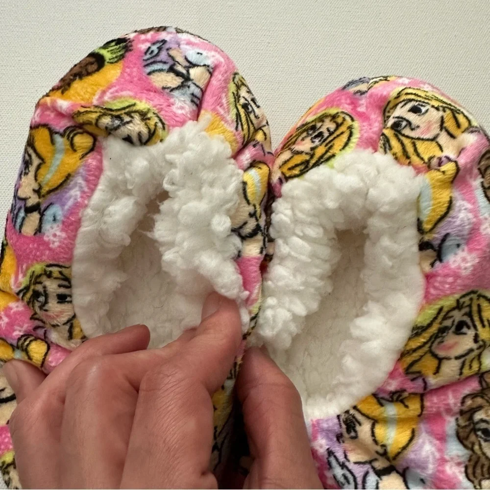 Disney Princesses Fuzzy Slipper Socks Size 3T-4T